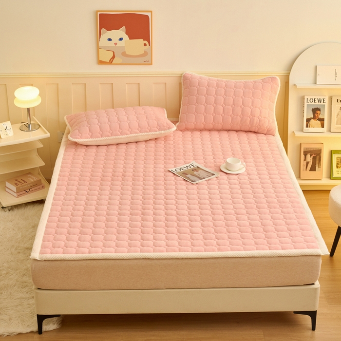 91家纺网 家纺一手货源 找家纺 缦吉 2025冬季新款亲肤舒适简约牛奶绒床垫床褥子 浅粉