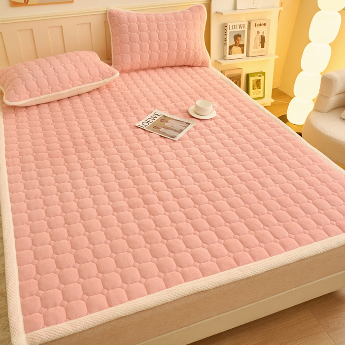 91家纺网 家纺一手货源 找家纺 缦吉 2025冬季新款亲肤舒适简约牛奶绒床垫床褥子 浅粉