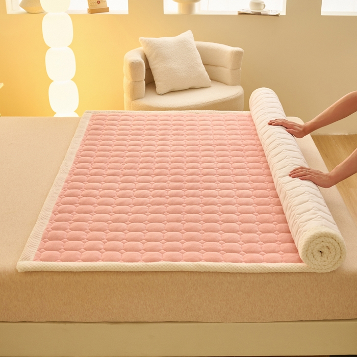 91家纺网 家纺一手货源 找家纺 缦吉 2025冬季新款亲肤舒适简约牛奶绒床垫床褥子 浅粉