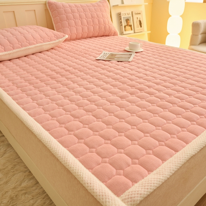 91家纺网 家纺一手货源 找家纺 缦吉 2025冬季新款亲肤舒适简约牛奶绒床垫床褥子 浅粉