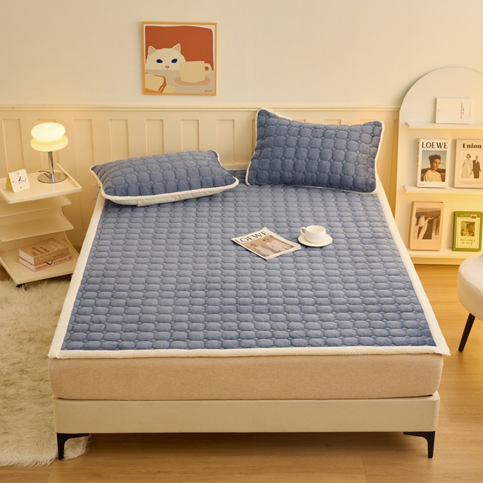 91家纺网 家纺一手货源 找家纺 缦吉 2025冬季新款亲肤舒适简约牛奶绒床垫床褥子 深蓝