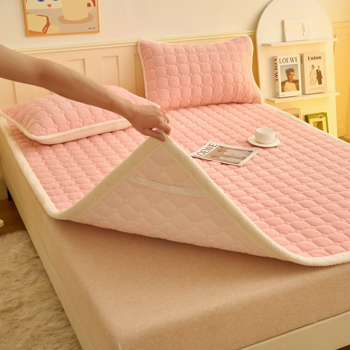 91家纺网 家纺一手货源 找家纺 缦吉 2025冬季新款亲肤舒适简约牛奶绒床垫床褥子 浅粉