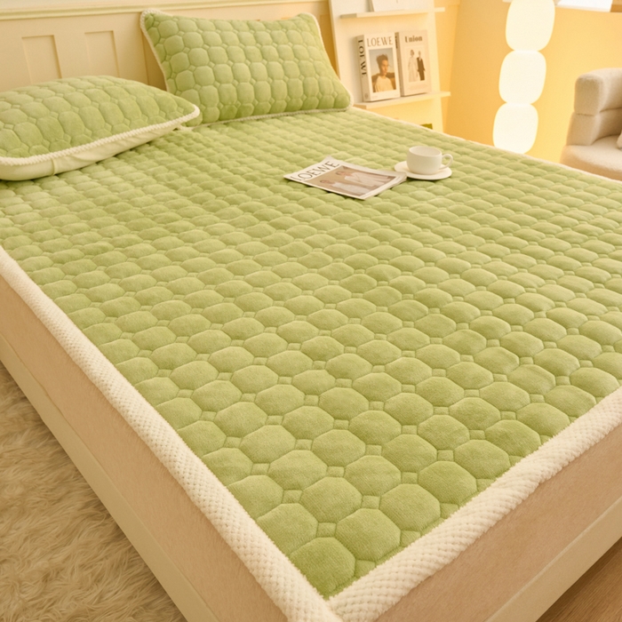 91家纺网 家纺一手货源 找家纺 缦吉 2025冬季新款亲肤舒适简约牛奶绒床垫床褥子 果绿