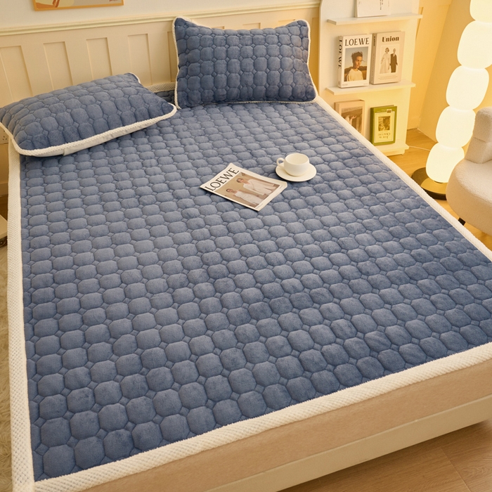 91家纺网 家纺一手货源 找家纺 缦吉 2025冬季新款亲肤舒适简约牛奶绒床垫床褥子 深蓝