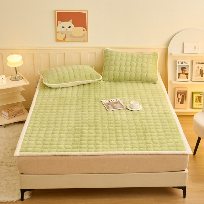 91家纺网 家纺一手货源 找家纺 缦吉 2025冬季新款亲肤舒适简约牛奶绒床垫床褥子 果绿