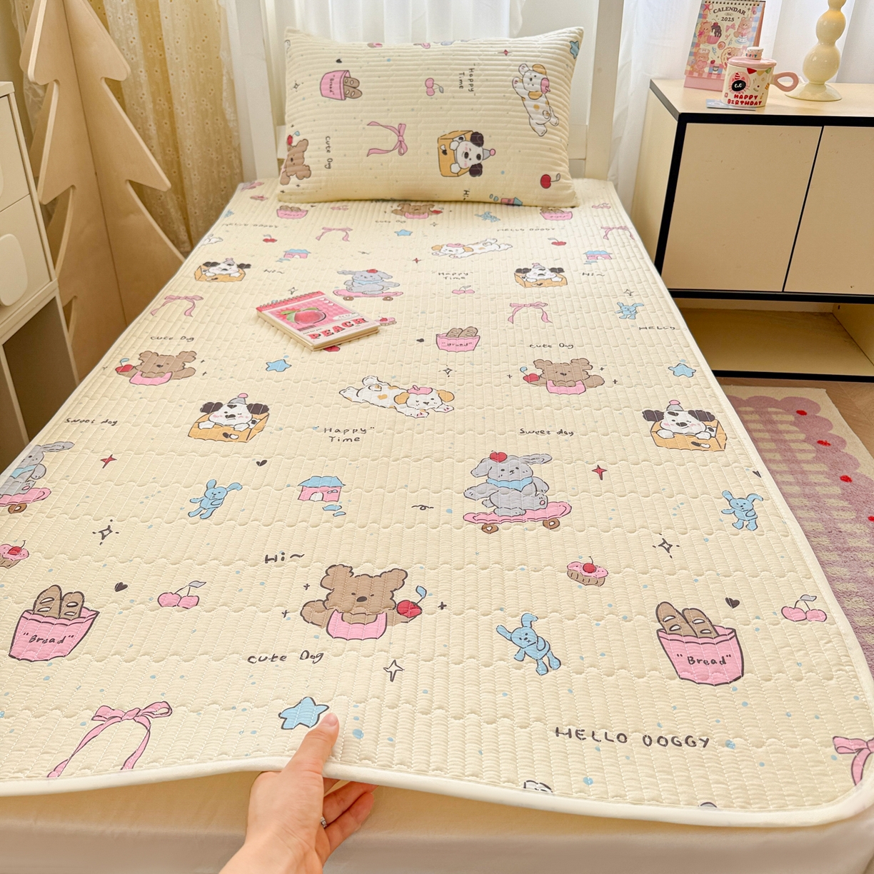 91家纺网 家纺一手货源 找家纺 妮可 2025热款学生床全棉夹棉多功能床垫-床盖 爱乐之城