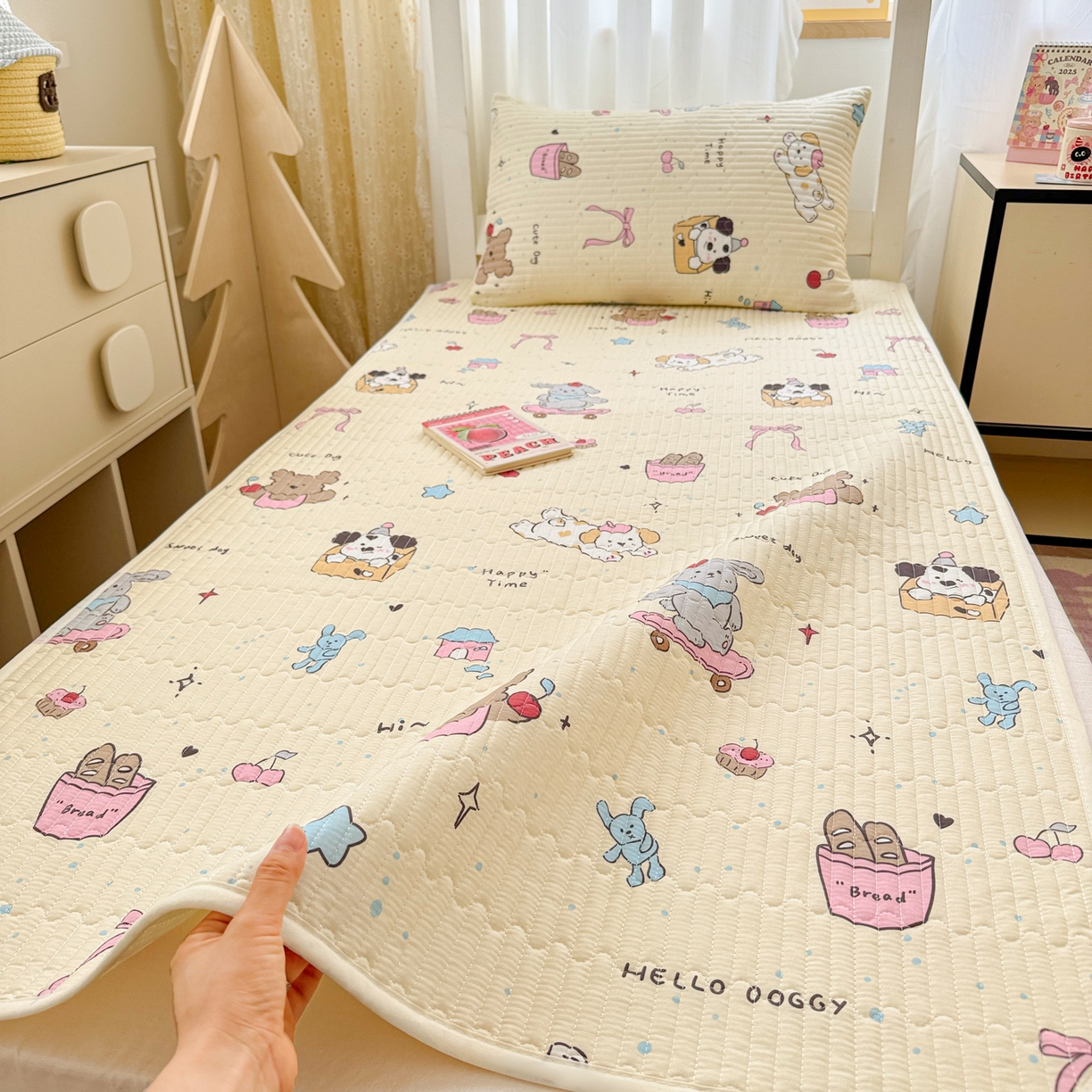 91家纺网 家纺一手货源 找家纺 妮可 2025热款学生床全棉夹棉多功能床垫-床盖 爱乐之城