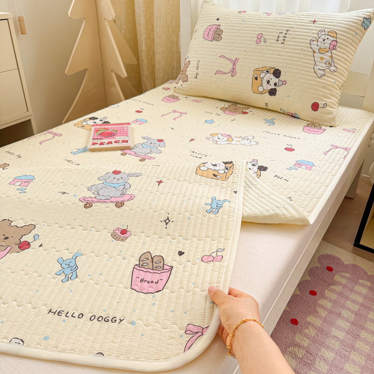 91家纺网 家纺一手货源 找家纺 妮可 2025热款学生床全棉夹棉多功能床垫-床盖 爱乐之城