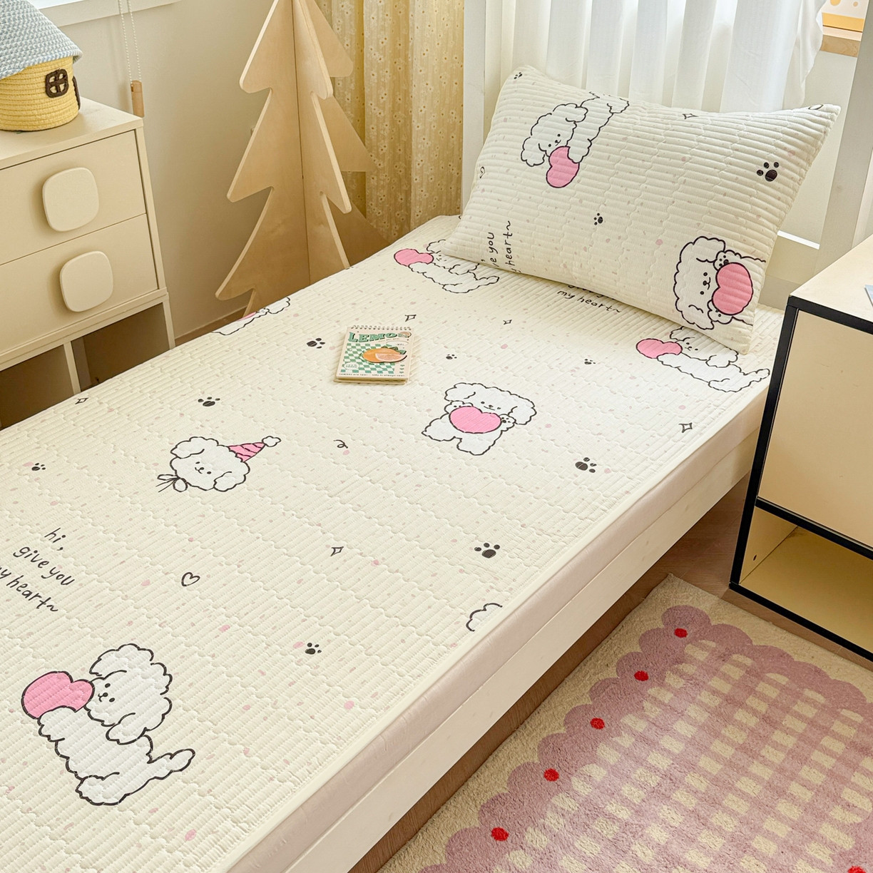 91家纺网 家纺一手货源 找家纺 妮可 2025热款学生床全棉夹棉多功能床垫-床盖 爱心小狗