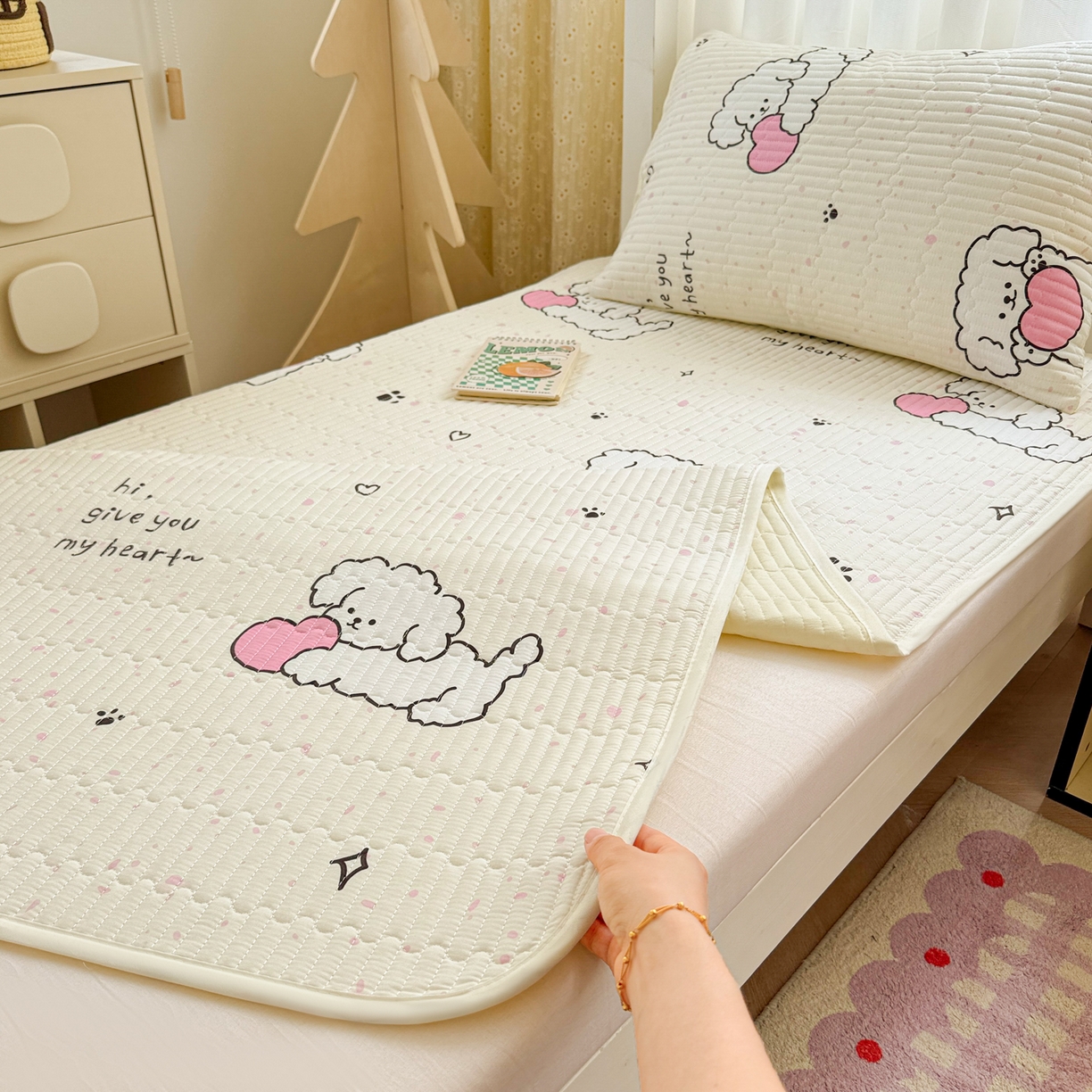 91家纺网 家纺一手货源 找家纺 妮可 2025热款学生床全棉夹棉多功能床垫-床盖 爱心小狗