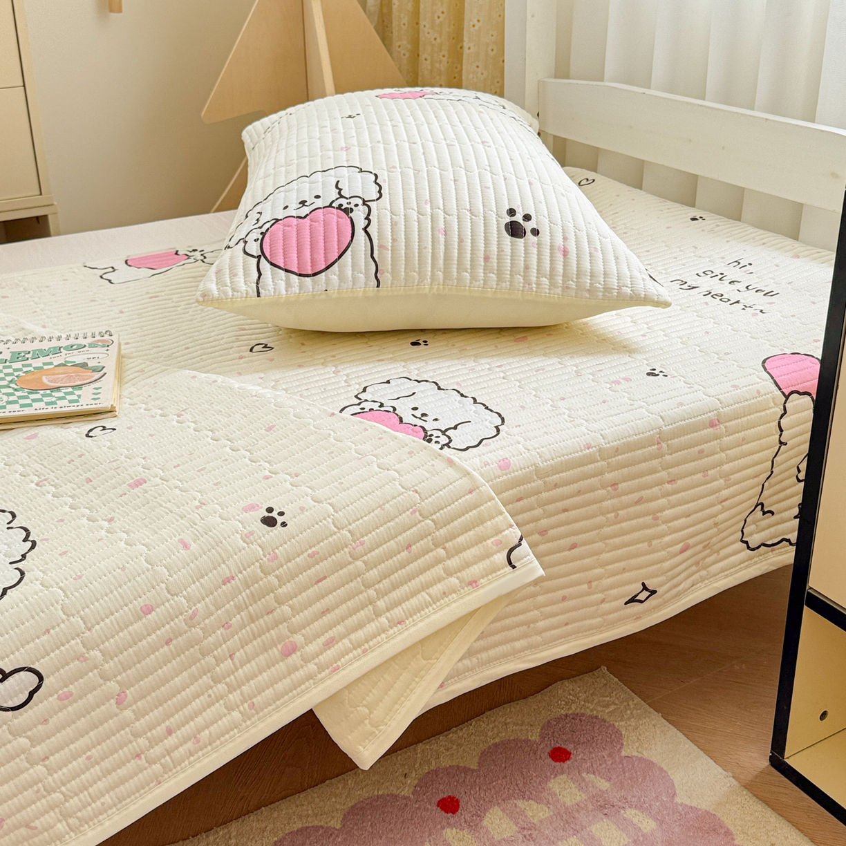 91家纺网 家纺一手货源 找家纺 妮可 2025热款学生床全棉夹棉多功能床垫-床盖 爱心小狗