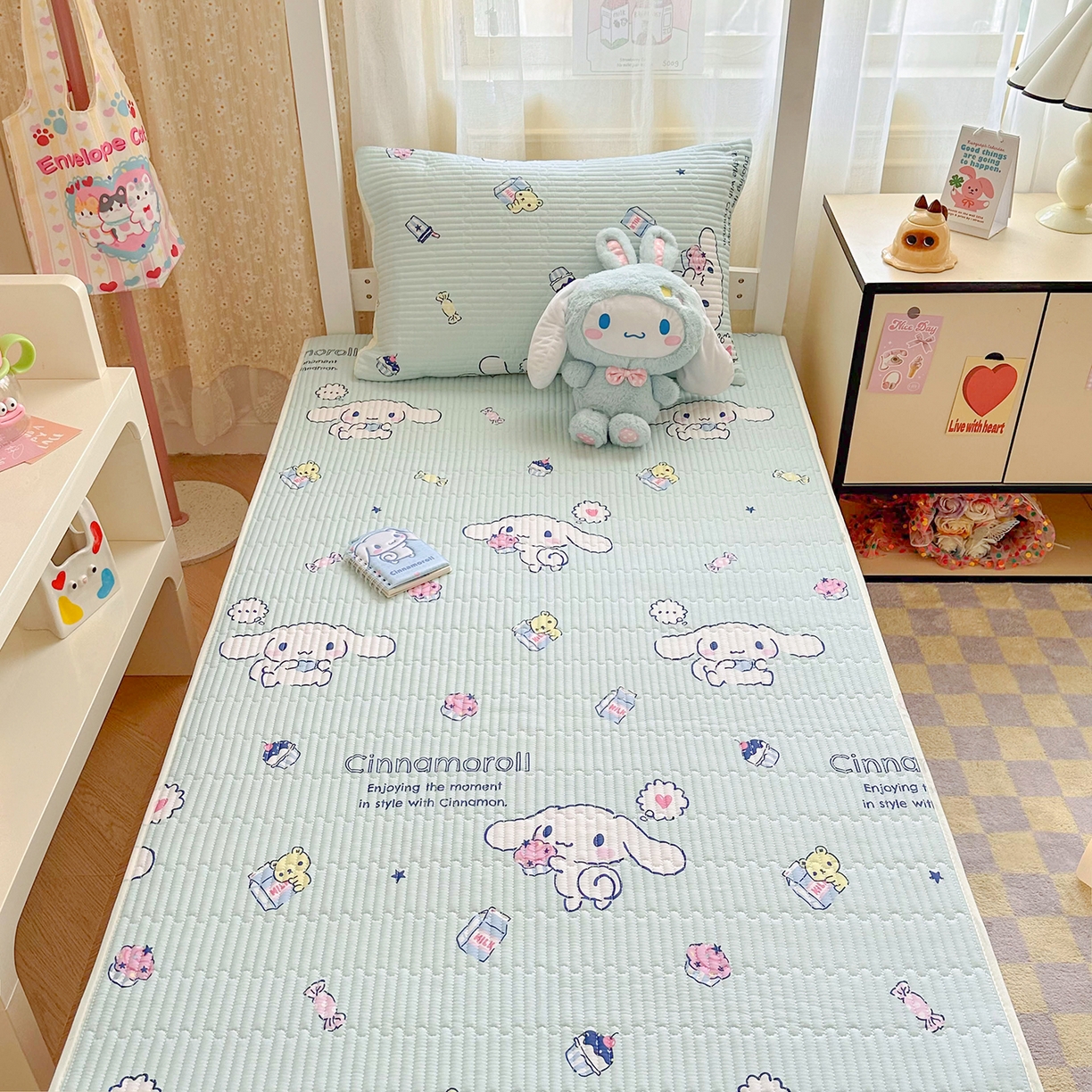 91家纺网 家纺一手货源 找家纺 妮可 2025热款学生床全棉夹棉多功能床垫-床盖 冰激凌玉桂狗