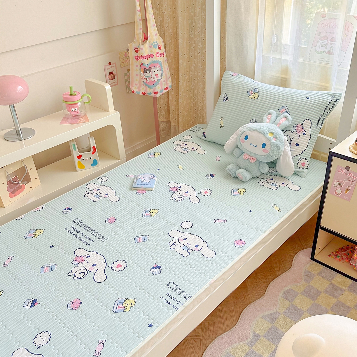 91家纺网 家纺一手货源 找家纺 妮可 2025热款学生床全棉夹棉多功能床垫-床盖 冰激凌玉桂狗