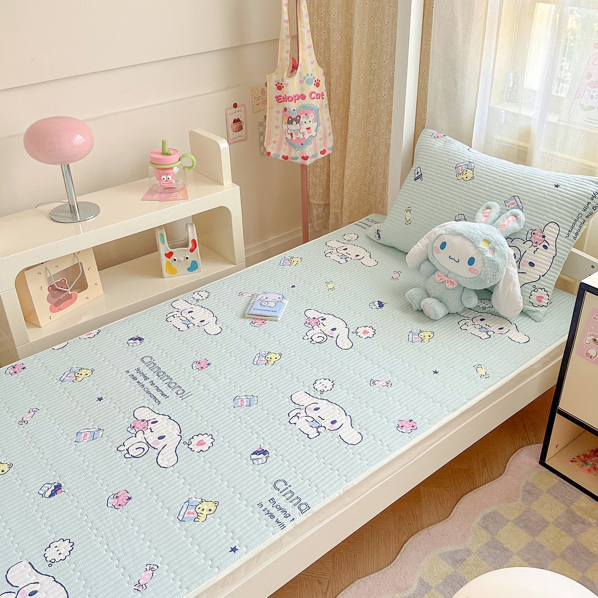 91家纺网 家纺一手货源 找家纺 妮可 2025热款学生床全棉夹棉多功能床垫-床盖 冰激凌玉桂狗