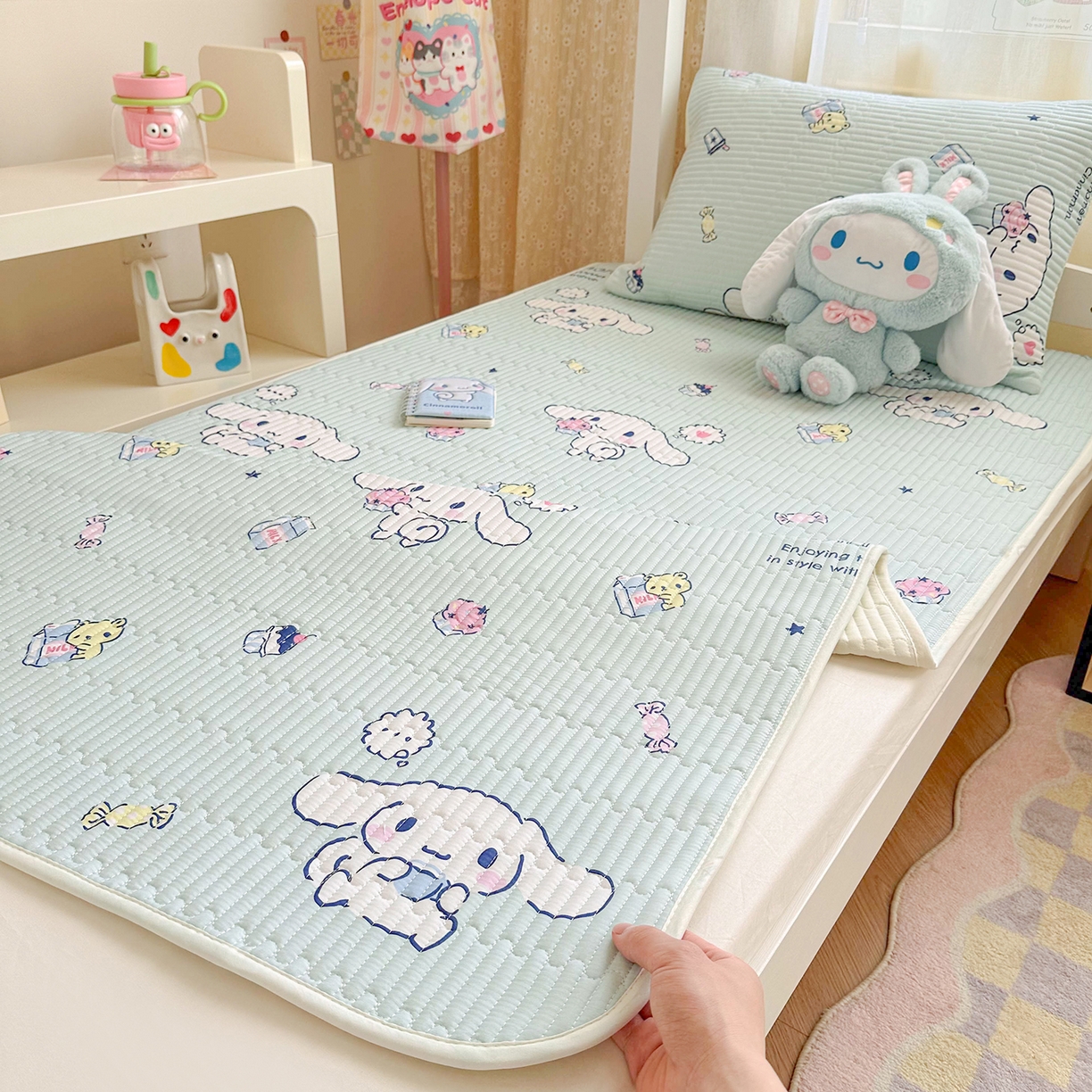 91家纺网 家纺一手货源 找家纺 妮可 2025热款学生床全棉夹棉多功能床垫-床盖 冰激凌玉桂狗