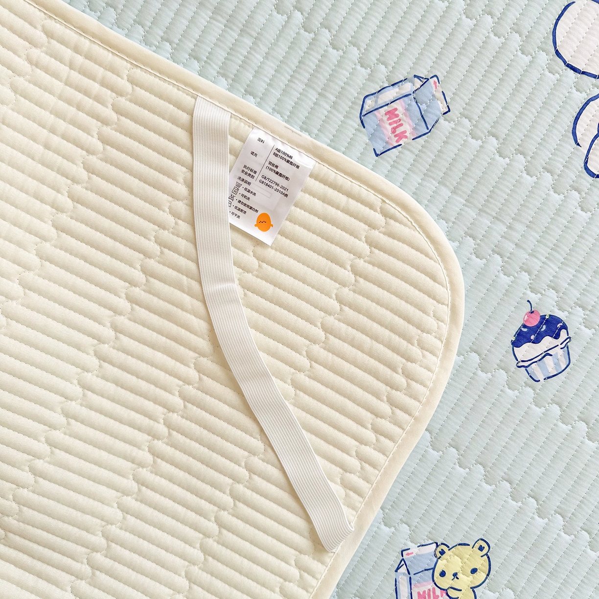 91家纺网 家纺一手货源 找家纺 妮可 2025热款学生床全棉夹棉多功能床垫-床盖 冰激凌玉桂狗