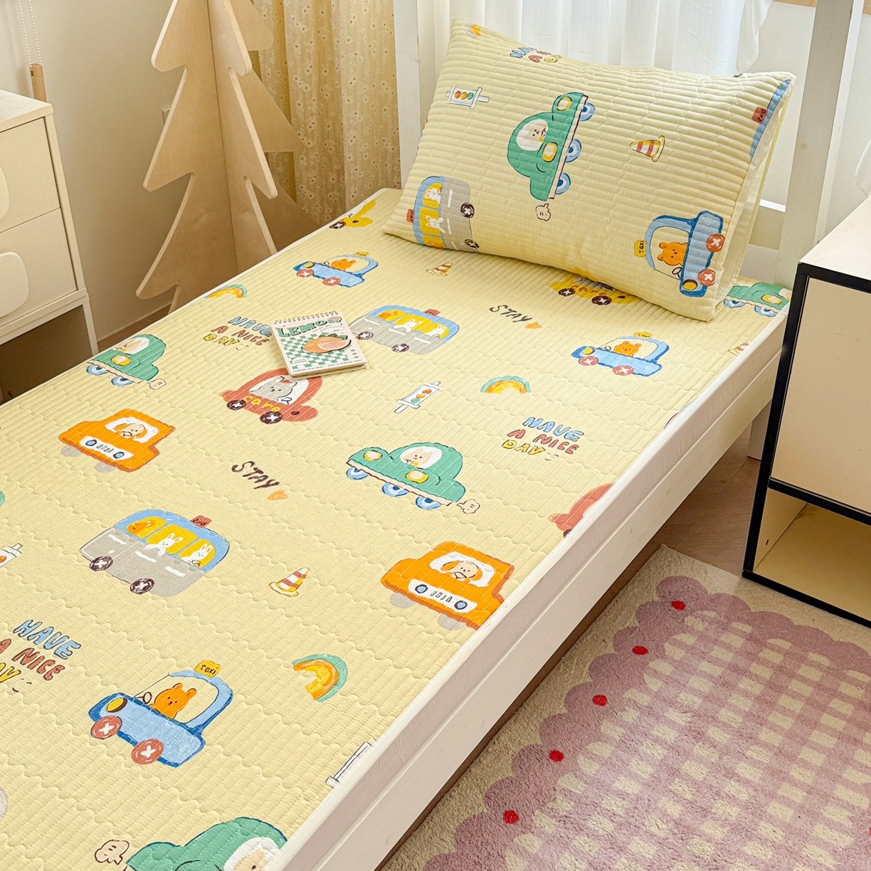 91家纺网 家纺一手货源 找家纺 妮可 2025热款学生床全棉夹棉多功能床垫-床盖 嘟嘟派对