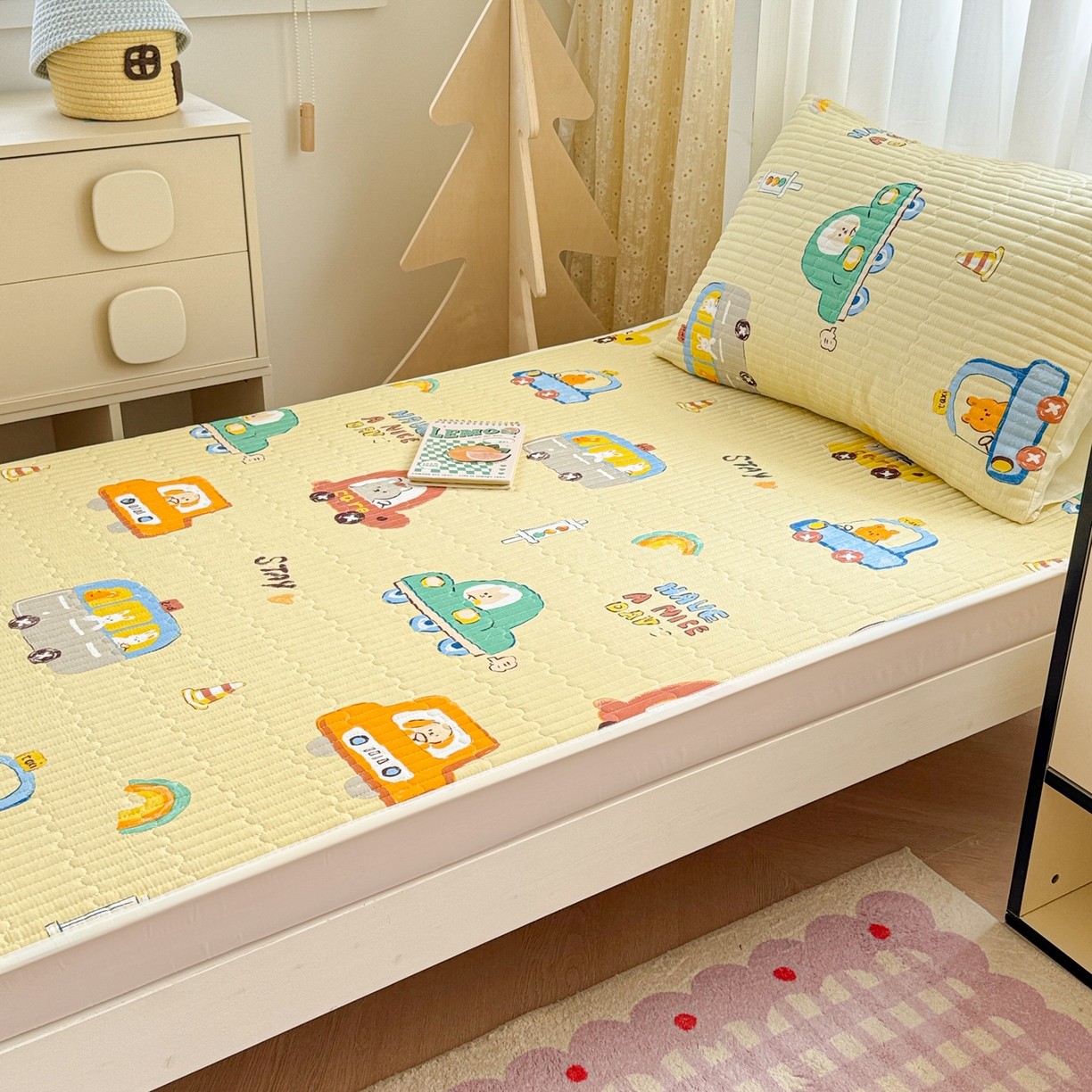 91家纺网 家纺一手货源 找家纺 妮可 2025热款学生床全棉夹棉多功能床垫-床盖 嘟嘟派对