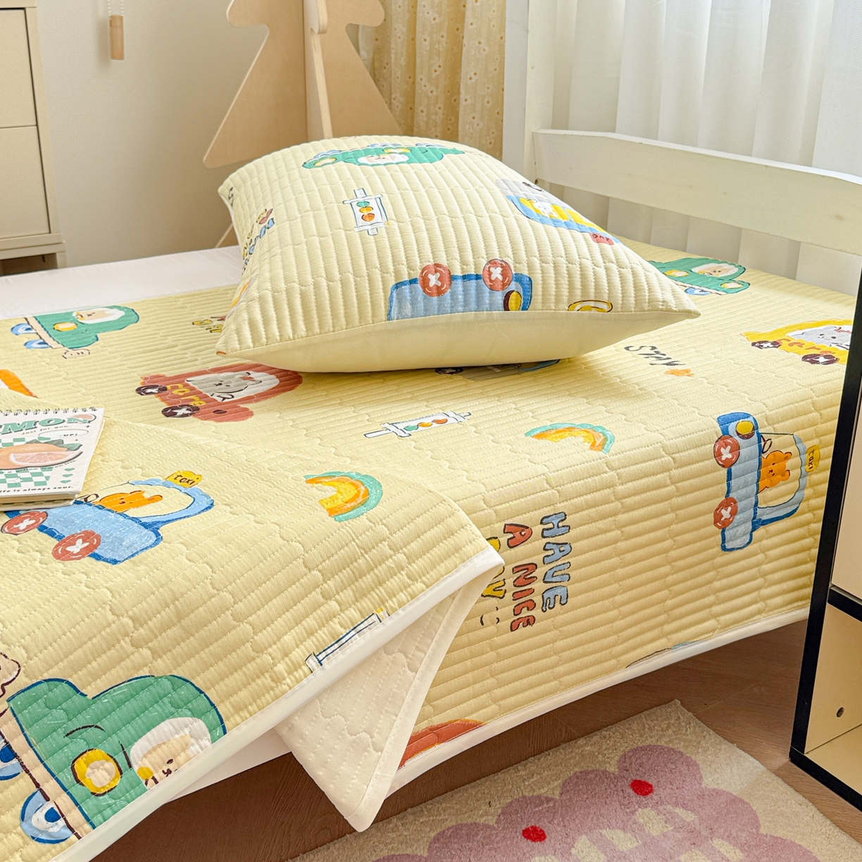 91家纺网 家纺一手货源 找家纺 妮可 2025热款学生床全棉夹棉多功能床垫-床盖 嘟嘟派对