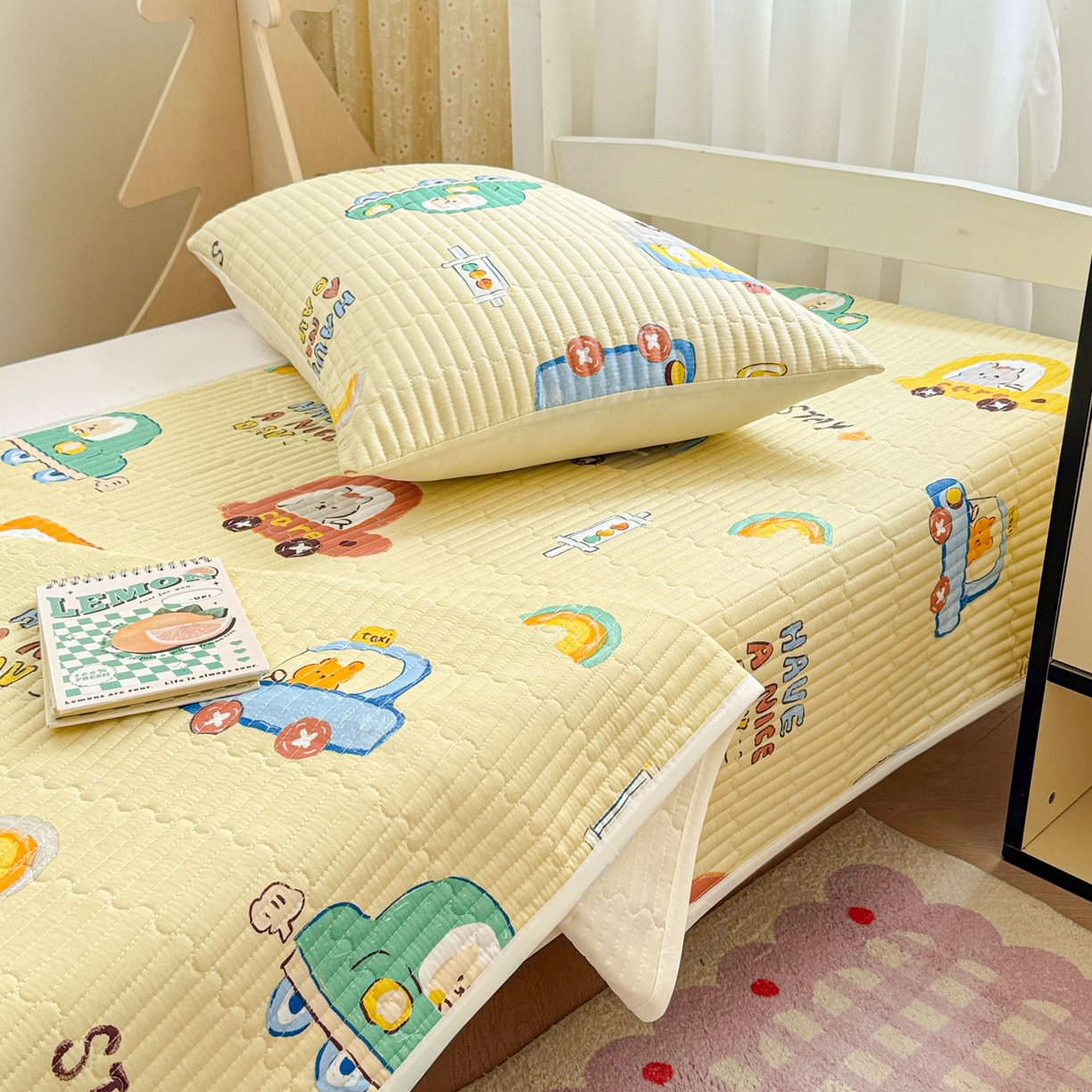 91家纺网 家纺一手货源 找家纺 妮可 2025热款学生床全棉夹棉多功能床垫-床盖 嘟嘟派对