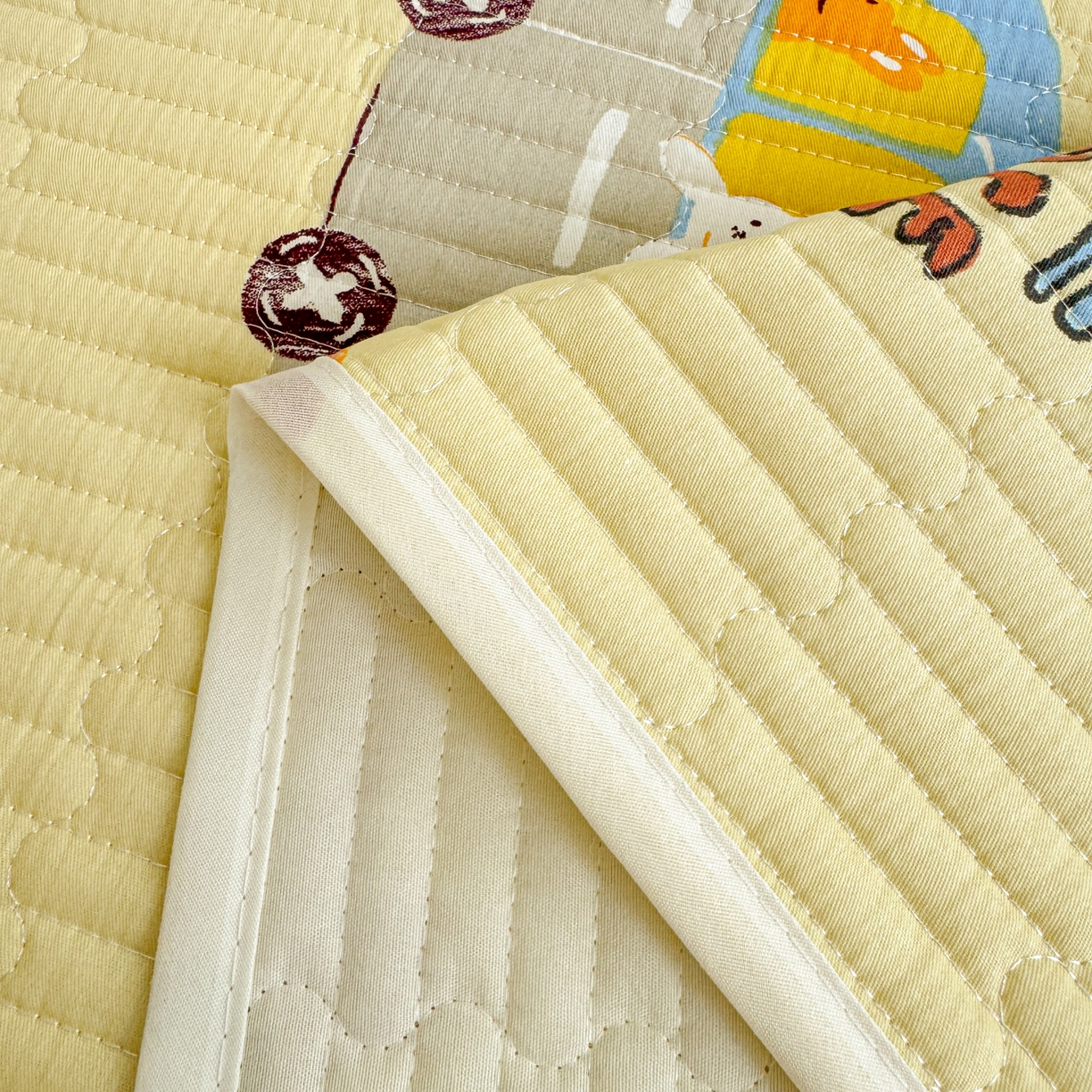 91家纺网 家纺一手货源 找家纺 妮可 2025热款学生床全棉夹棉多功能床垫-床盖 嘟嘟派对