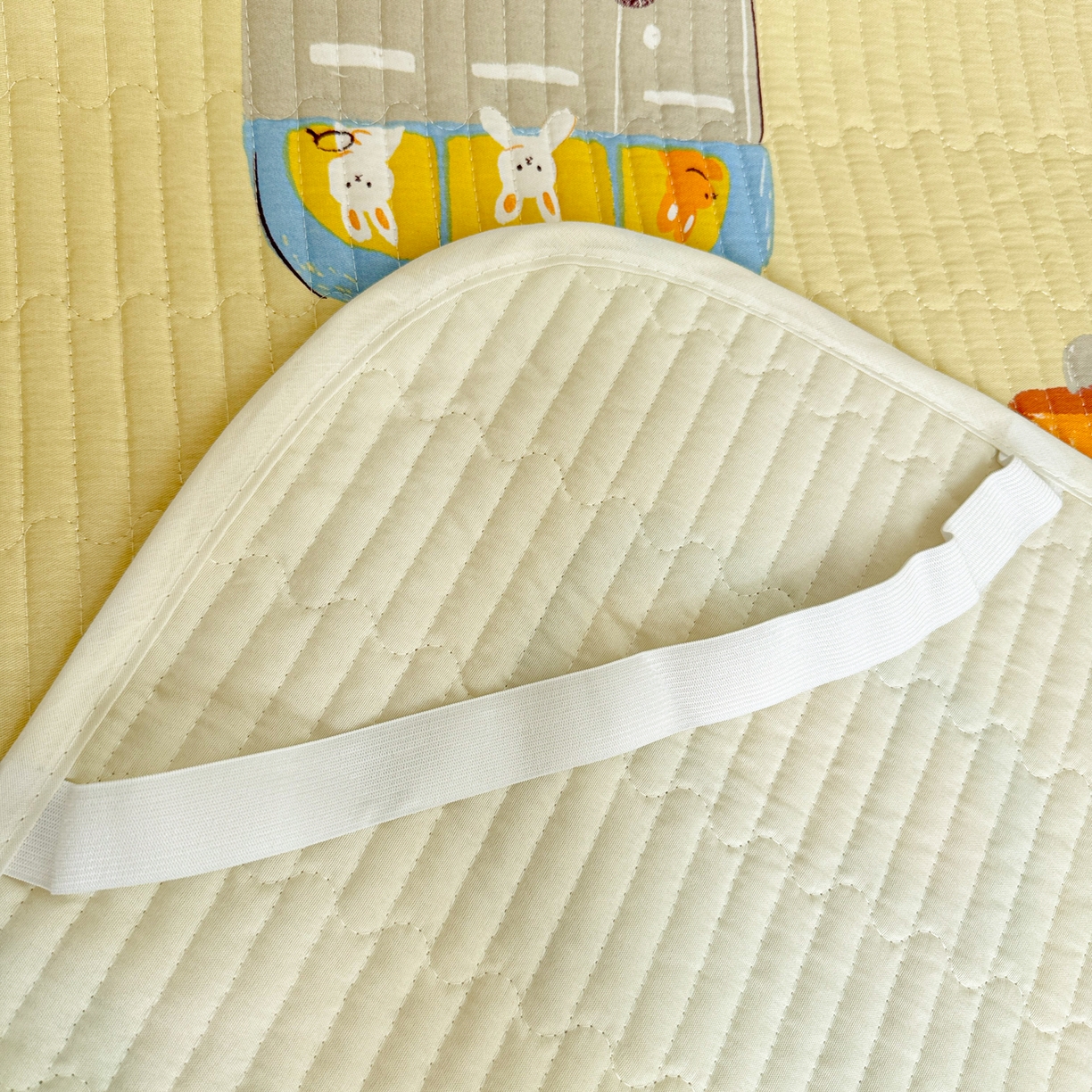 91家纺网 家纺一手货源 找家纺 妮可 2025热款学生床全棉夹棉多功能床垫-床盖 嘟嘟派对