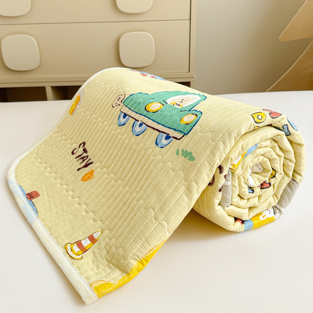 91家纺网 家纺一手货源 找家纺 妮可 2025热款学生床全棉夹棉多功能床垫-床盖 嘟嘟派对