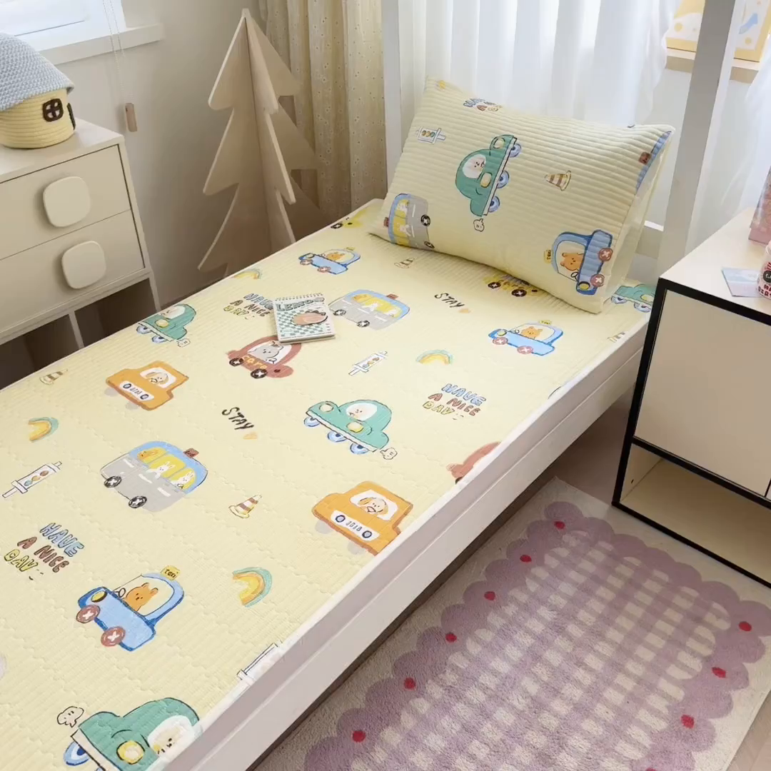 91家纺网 家纺一手货源 找家纺 妮可 2025热款学生床全棉夹棉多功能床垫-床盖 嘟嘟派对