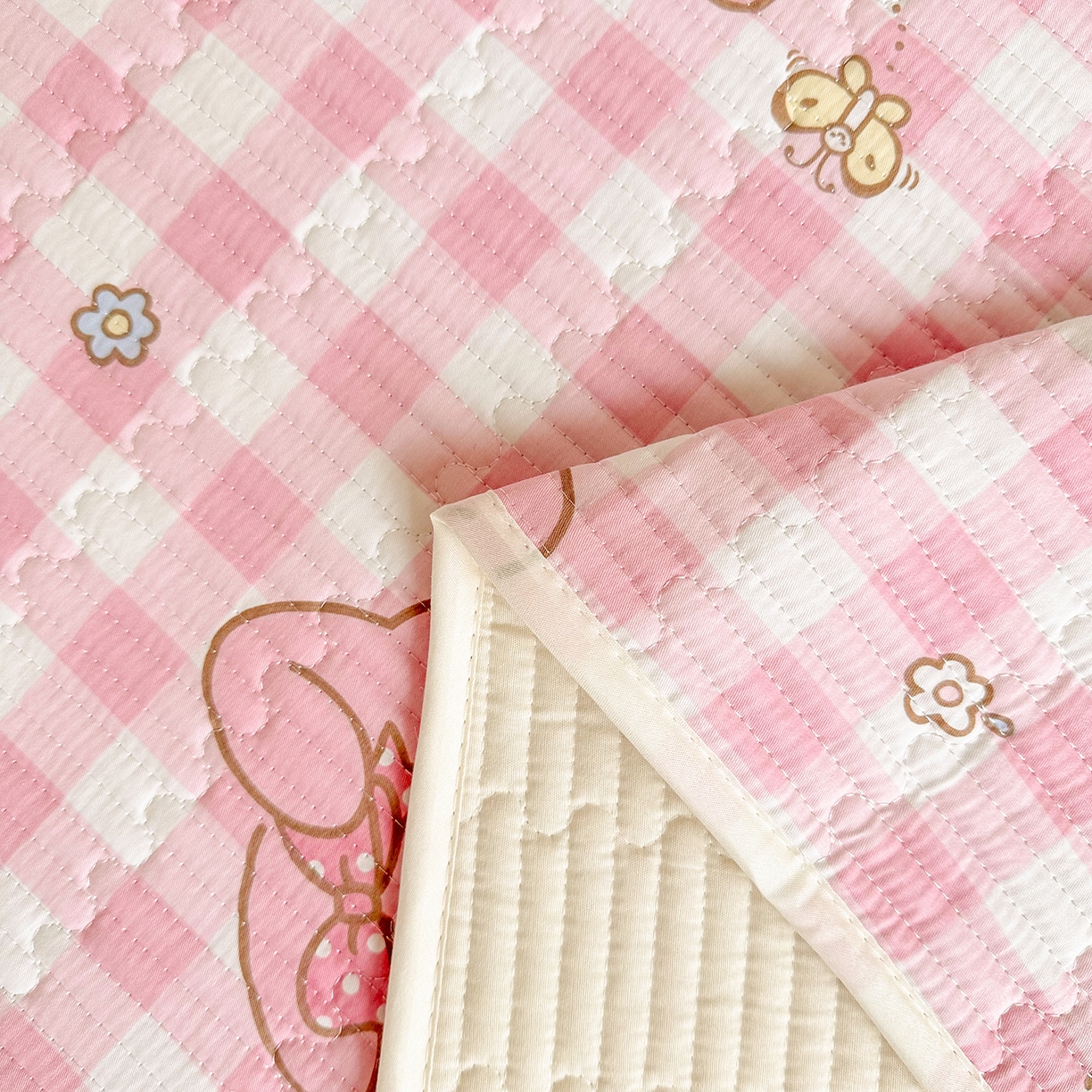 91家纺网 家纺一手货源 找家纺 妮可 2025热款学生床全棉夹棉多功能床垫-床盖 粉格美乐蒂