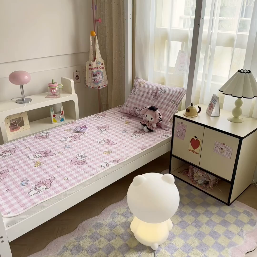 91家纺网 家纺一手货源 找家纺 妮可 2025热款学生床全棉夹棉多功能床垫-床盖 粉格美乐蒂