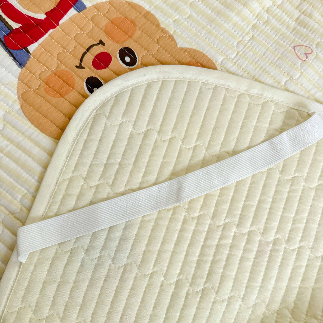 91家纺网 家纺一手货源 找家纺 妮可 2025热款学生床全棉夹棉多功能床垫-床盖 黄油小熊