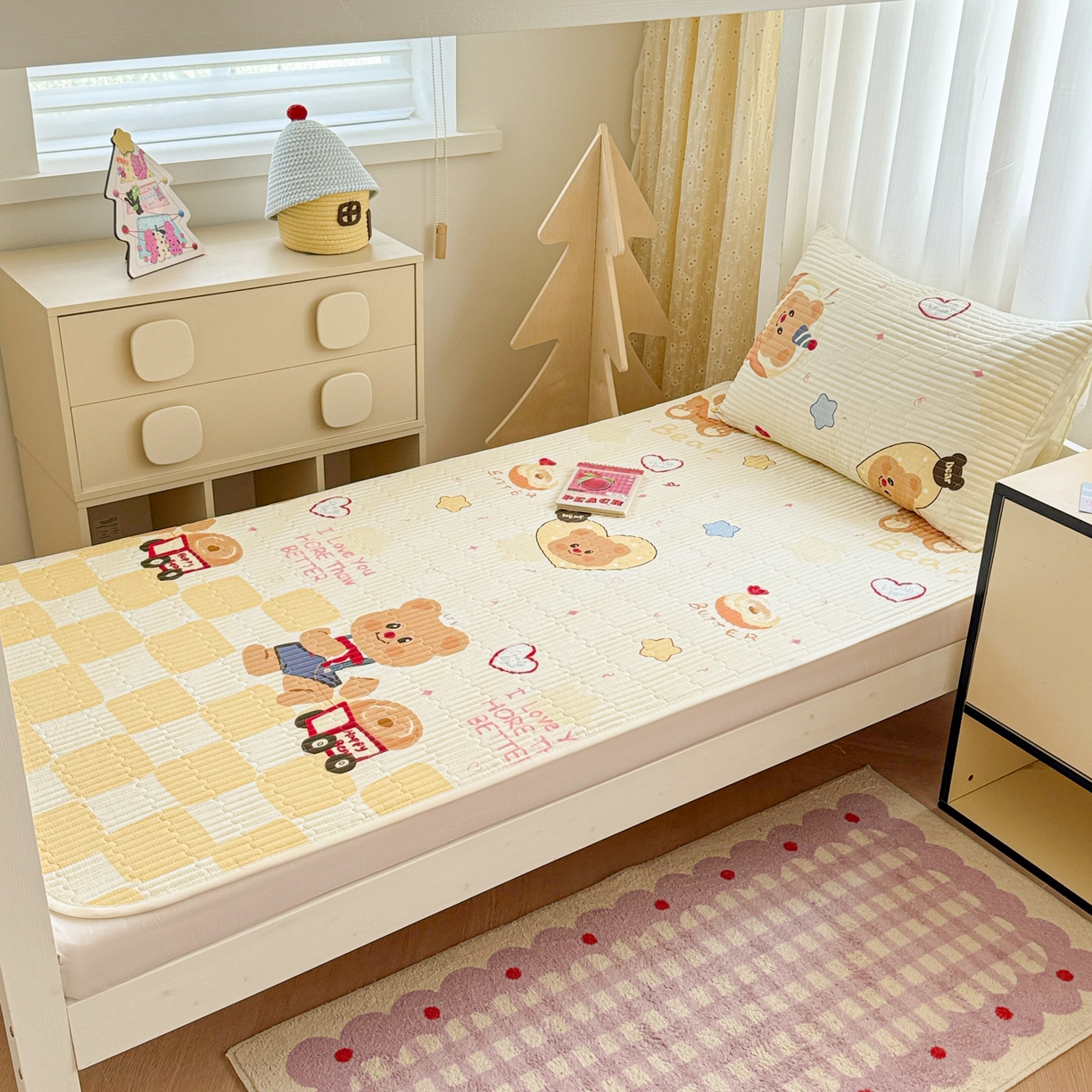 91家纺网 家纺一手货源 找家纺 妮可 2025热款学生床全棉夹棉多功能床垫-床盖 黄油小熊