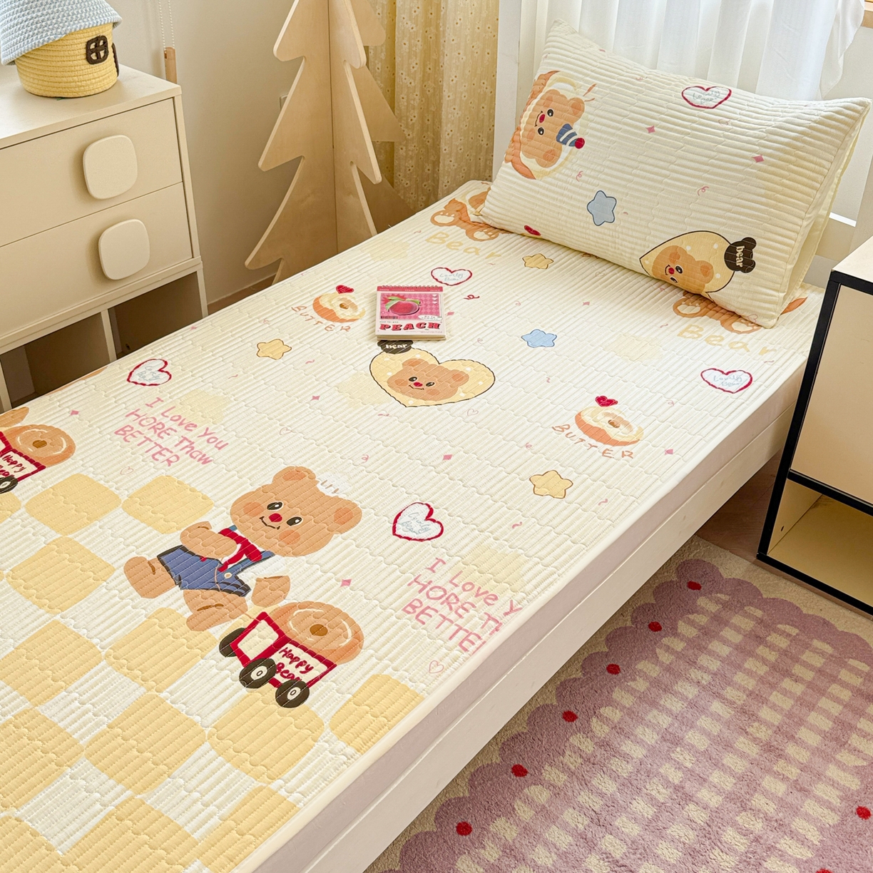 91家纺网 家纺一手货源 找家纺 妮可 2025热款学生床全棉夹棉多功能床垫-床盖 黄油小熊