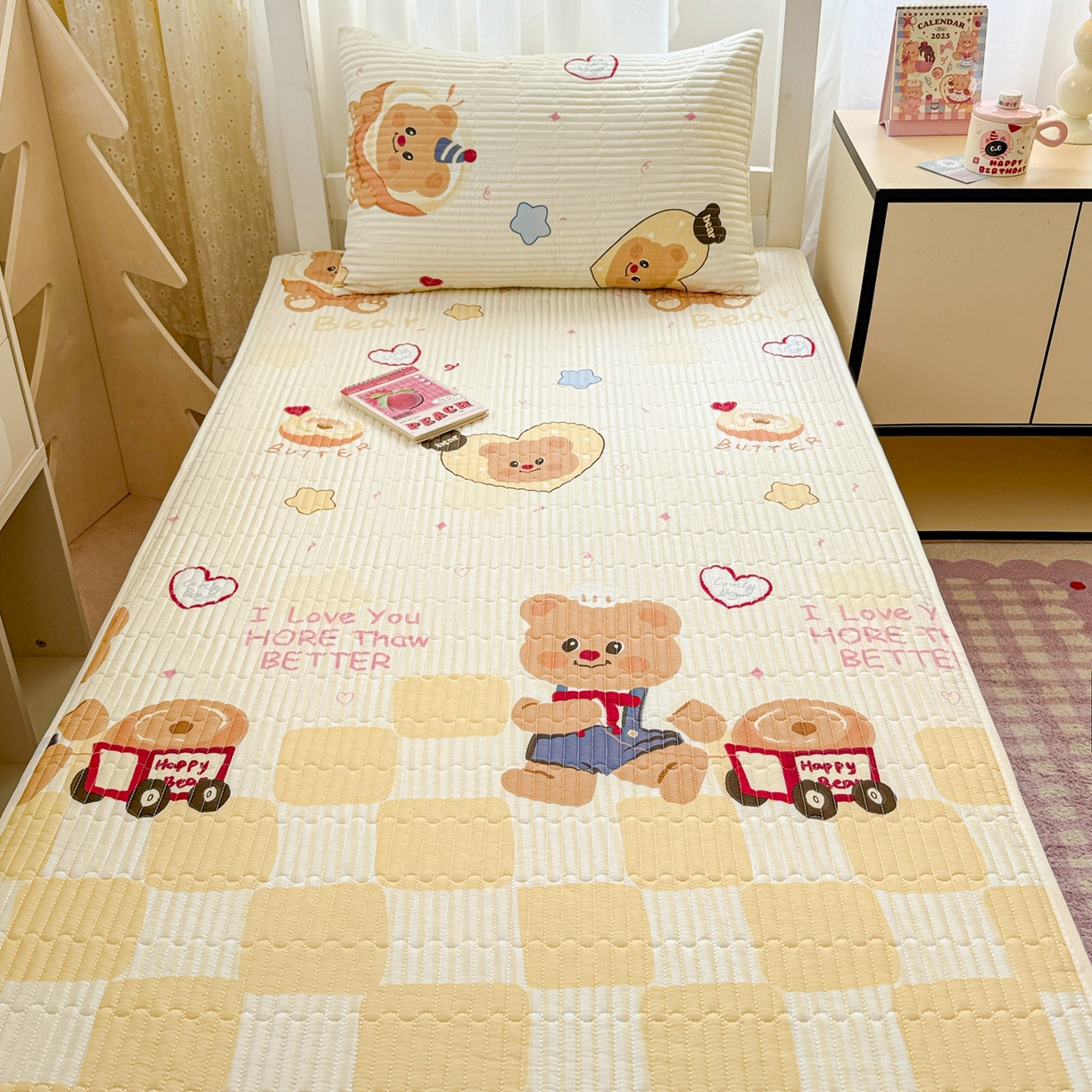 91家纺网 家纺一手货源 找家纺 妮可 2025热款学生床全棉夹棉多功能床垫-床盖 黄油小熊