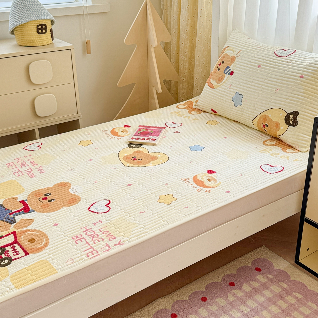 91家纺网 家纺一手货源 找家纺 妮可 2025热款学生床全棉夹棉多功能床垫-床盖 黄油小熊