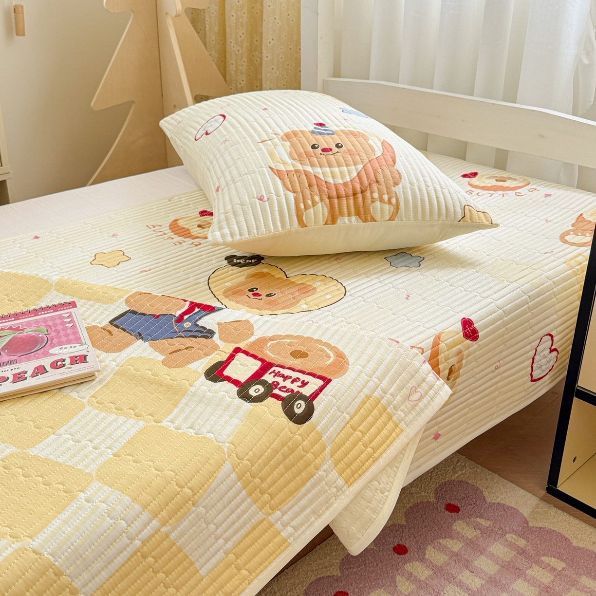 91家纺网 家纺一手货源 找家纺 妮可 2025热款学生床全棉夹棉多功能床垫-床盖 黄油小熊