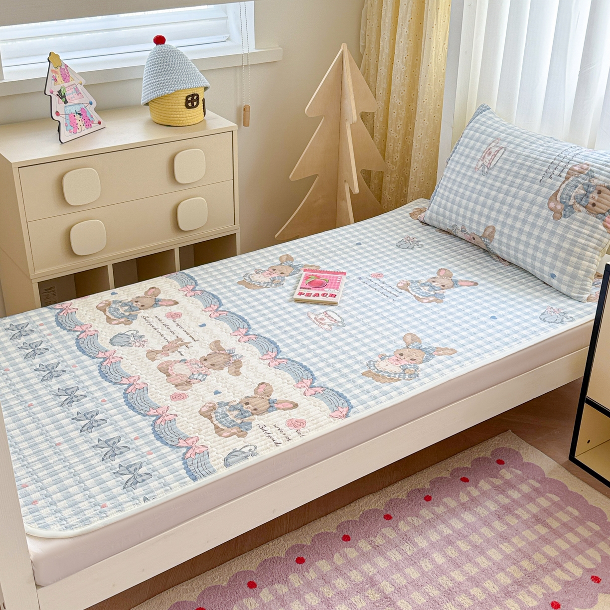 91家纺网 家纺一手货源 找家纺 妮可 2025热款学生床全棉夹棉多功能床垫-床盖 莉雅兔