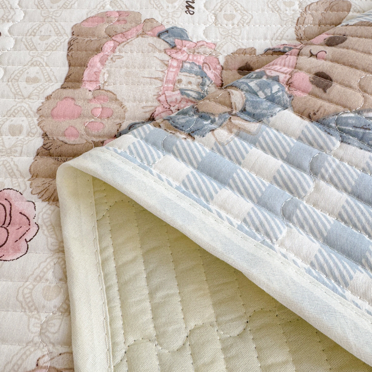 91家纺网 家纺一手货源 找家纺 妮可 2025热款学生床全棉夹棉多功能床垫-床盖 莉雅兔