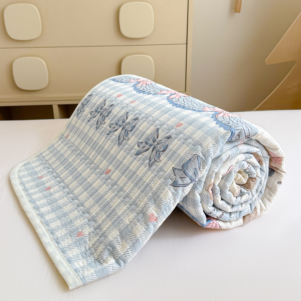 91家纺网 家纺一手货源 找家纺 妮可 2025热款学生床全棉夹棉多功能床垫-床盖 莉雅兔