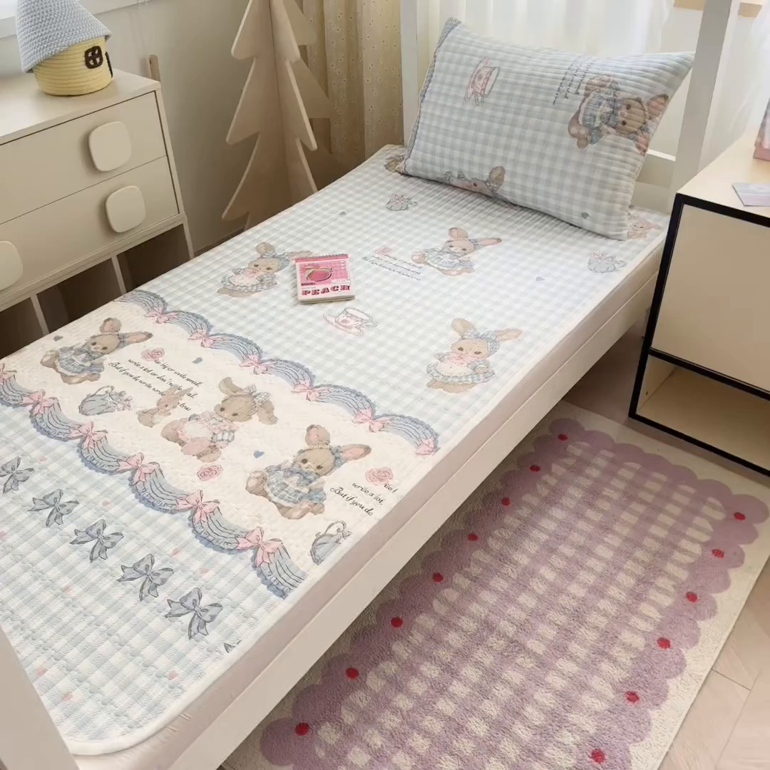 91家纺网 家纺一手货源 找家纺 妮可 2025热款学生床全棉夹棉多功能床垫-床盖 莉雅兔