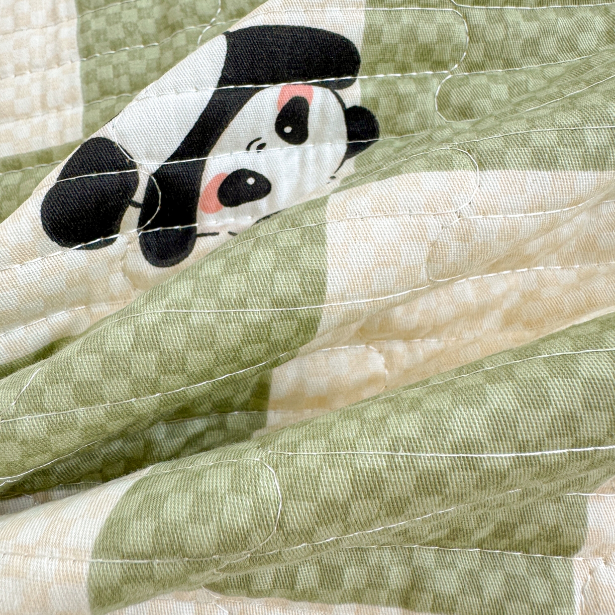 91家纺网 家纺一手货源 找家纺 妮可 2025热款学生床全棉夹棉多功能床垫-床盖 棋盘熊猫