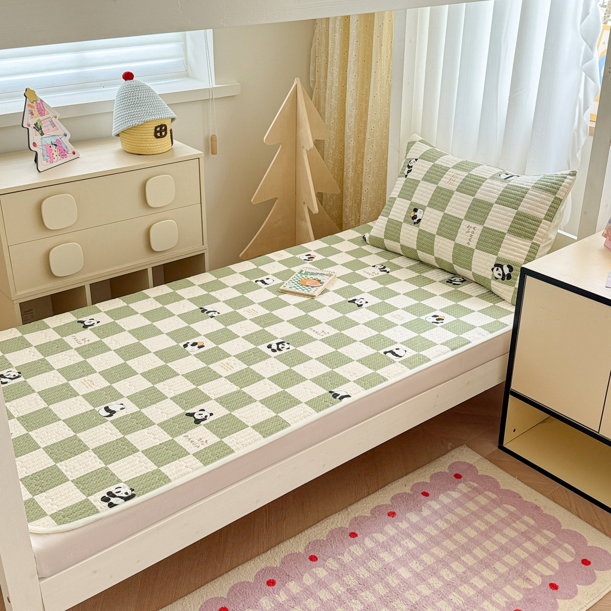 91家纺网 家纺一手货源 找家纺 妮可 2025热款学生床全棉夹棉多功能床垫-床盖 棋盘熊猫
