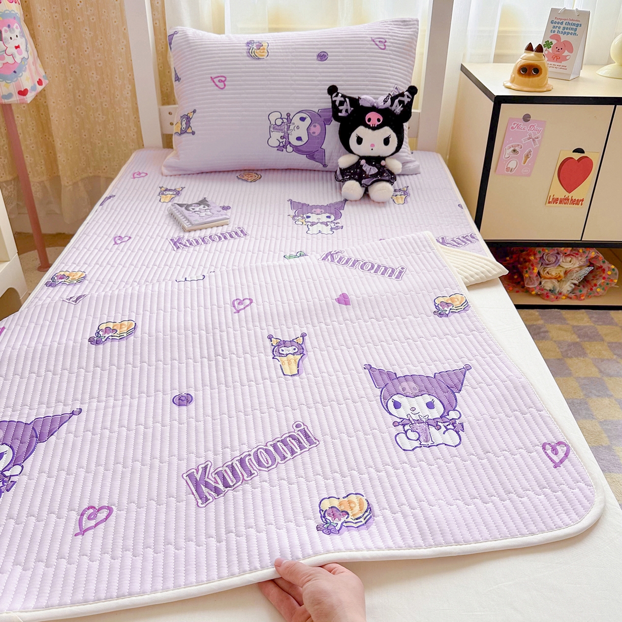 91家纺网 家纺一手货源 找家纺 妮可 2025热款学生床全棉夹棉多功能床垫-床盖 甜心库洛米