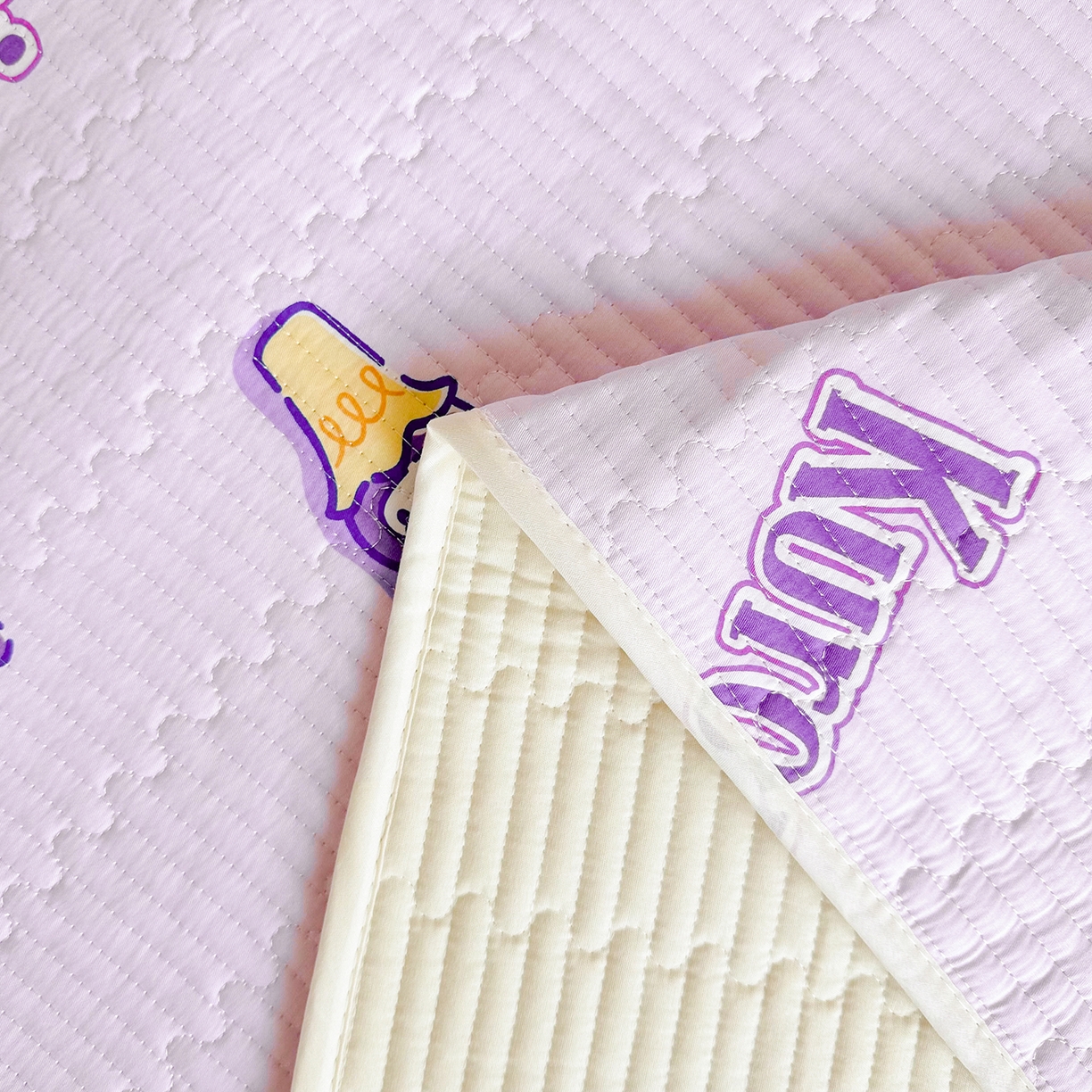 91家纺网 家纺一手货源 找家纺 妮可 2025热款学生床全棉夹棉多功能床垫-床盖 甜心库洛米