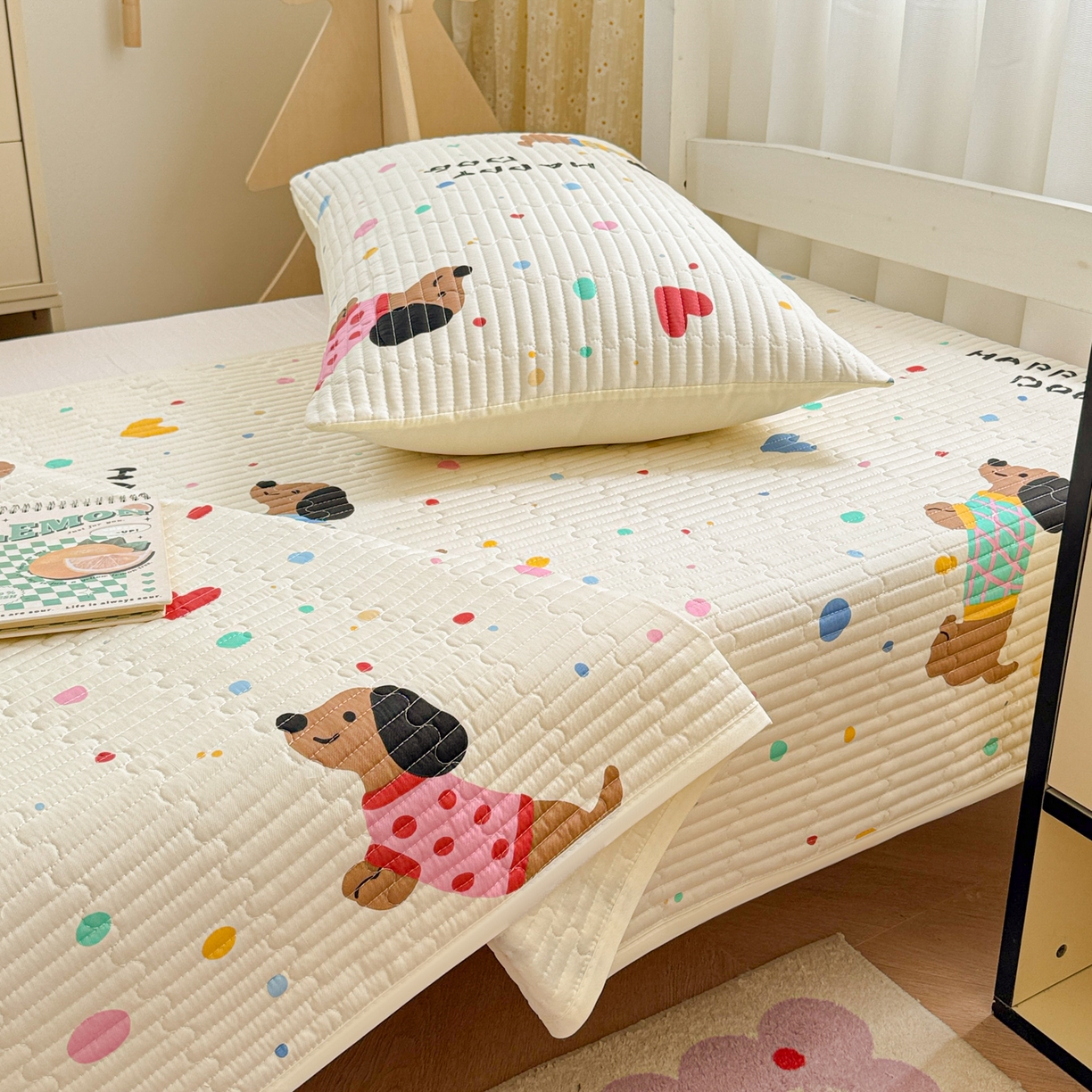 91家纺网 家纺一手货源 找家纺 妮可 2025热款学生床全棉夹棉多功能床垫-床盖 甜心汪汪