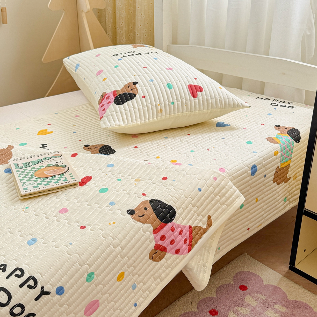 91家纺网 家纺一手货源 找家纺 妮可 2025热款学生床全棉夹棉多功能床垫-床盖 甜心汪汪