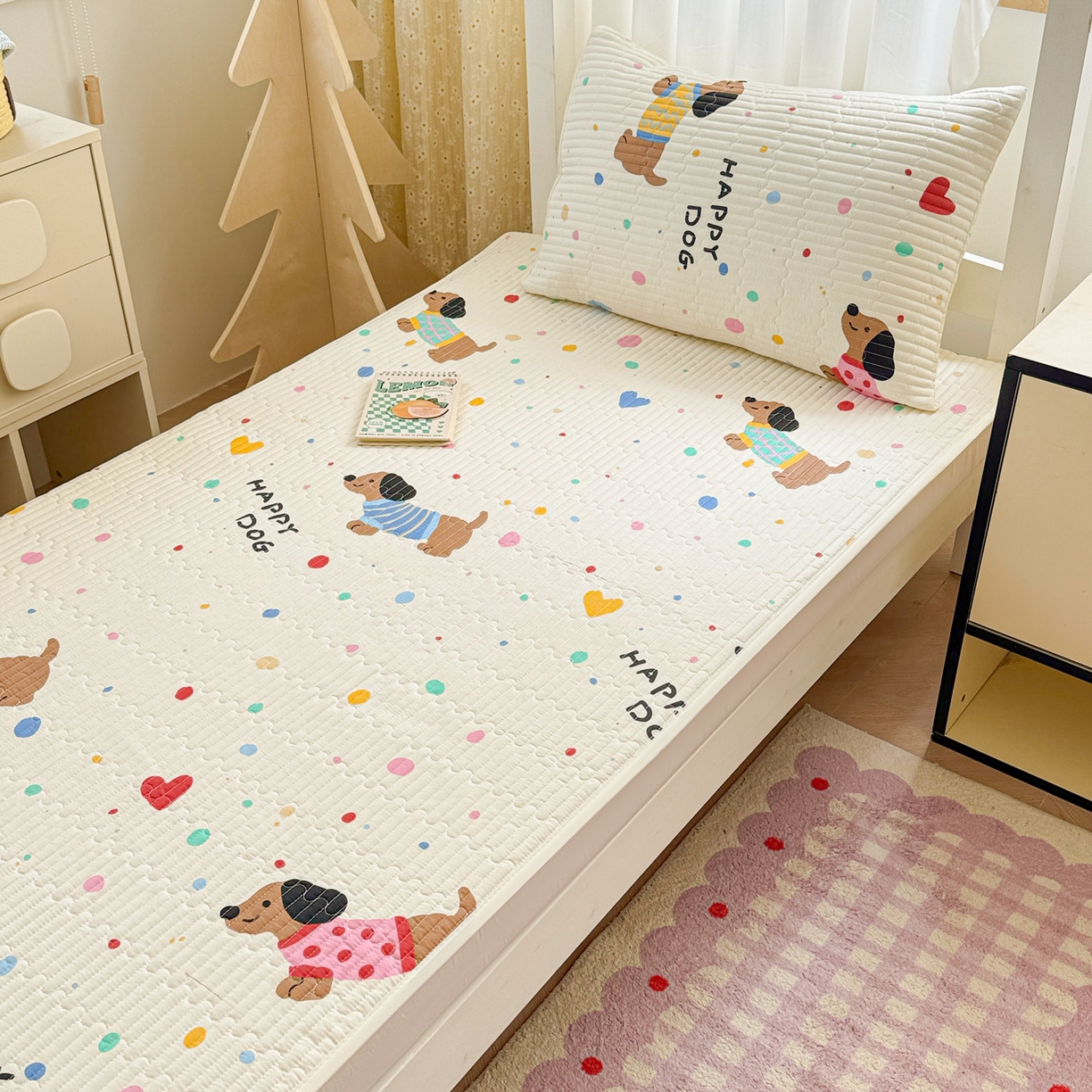 91家纺网 家纺一手货源 找家纺 妮可 2025热款学生床全棉夹棉多功能床垫-床盖 甜心汪汪