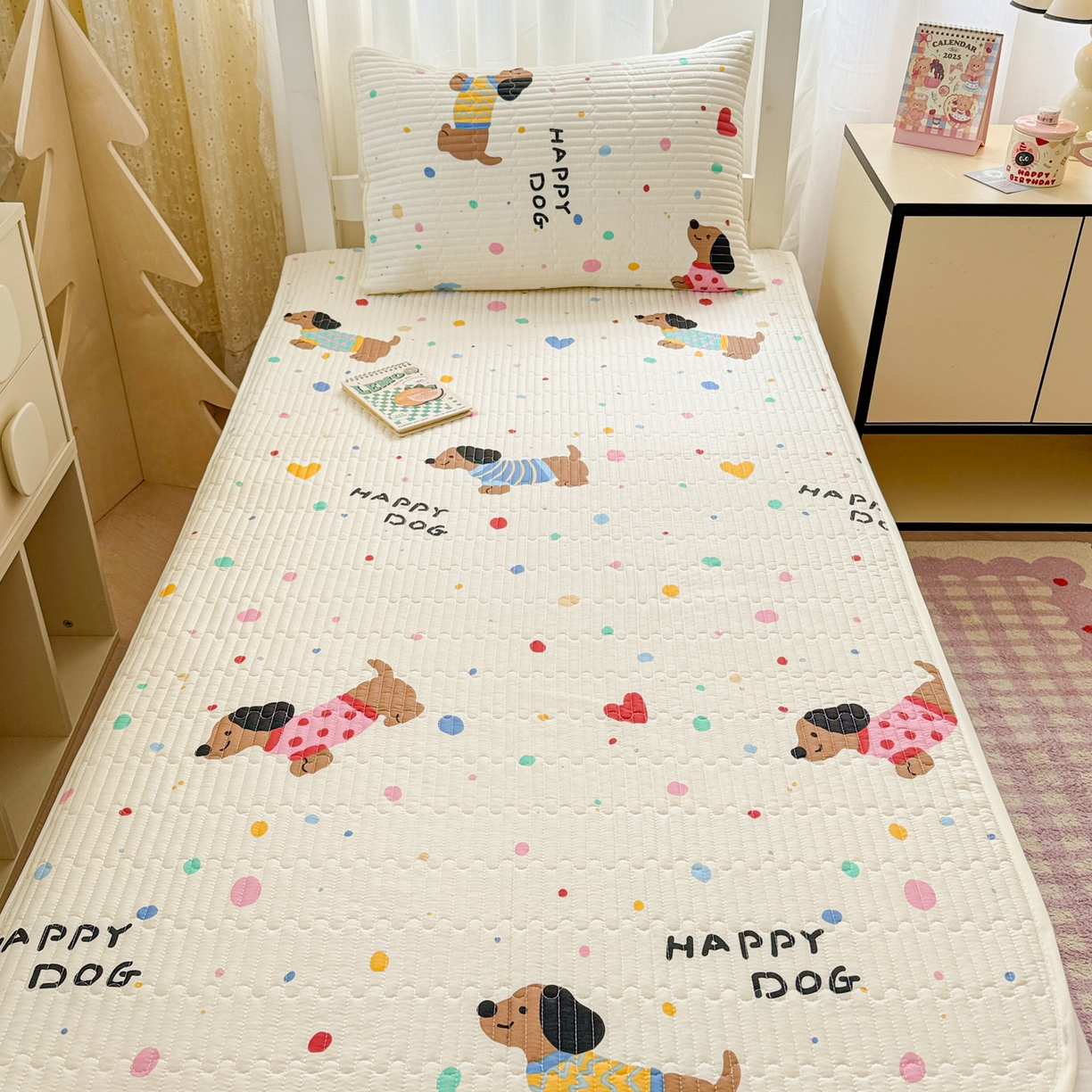 91家纺网 家纺一手货源 找家纺 妮可 2025热款学生床全棉夹棉多功能床垫-床盖 甜心汪汪