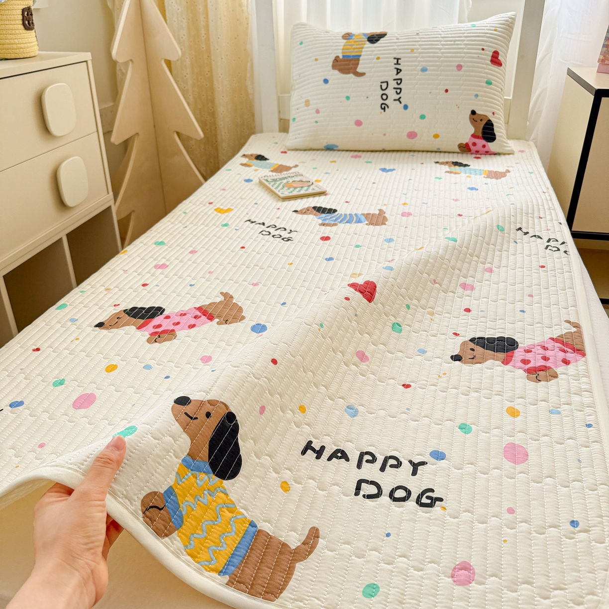 91家纺网 家纺一手货源 找家纺 妮可 2025热款学生床全棉夹棉多功能床垫-床盖 甜心汪汪