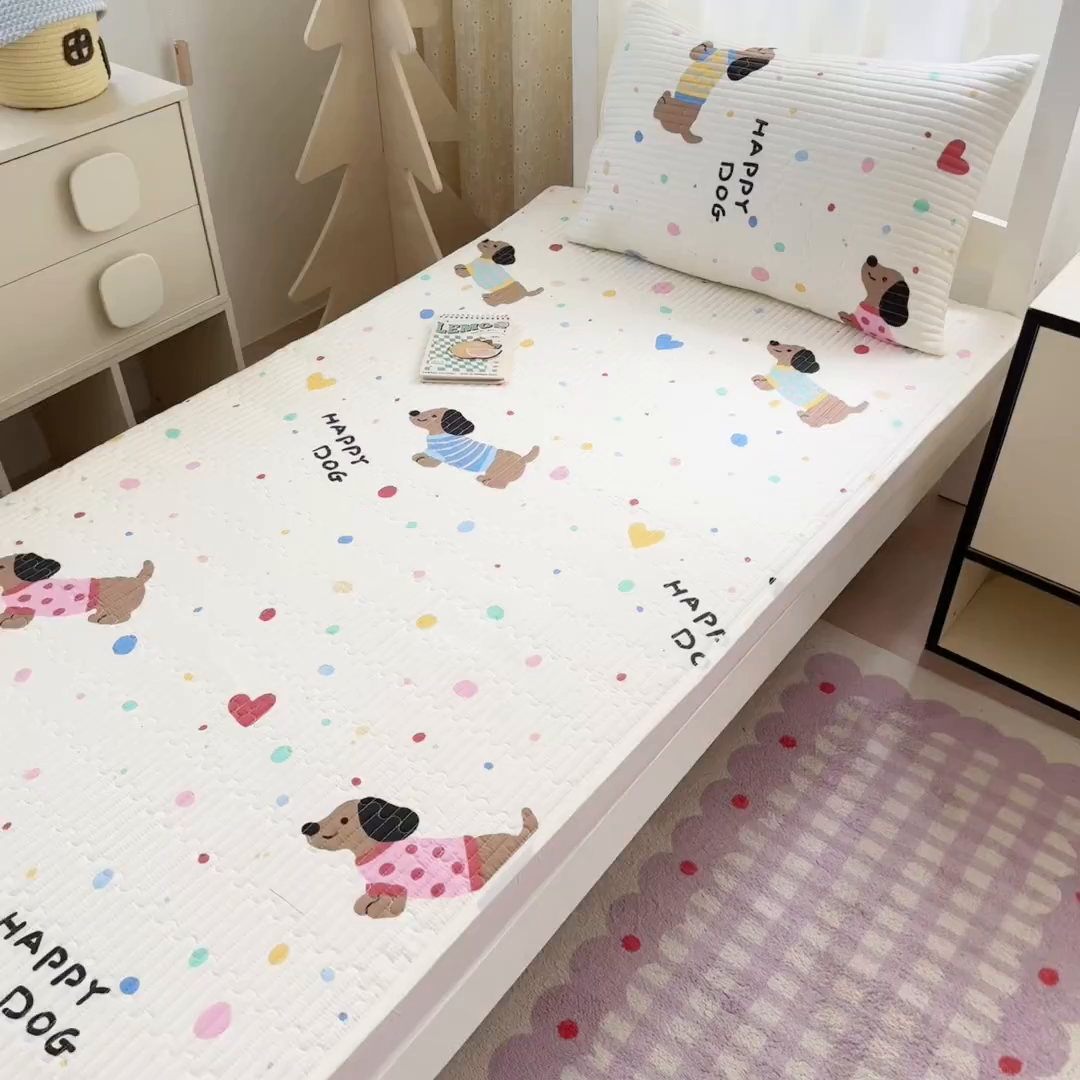 91家纺网 家纺一手货源 找家纺 妮可 2025热款学生床全棉夹棉多功能床垫-床盖 甜心汪汪